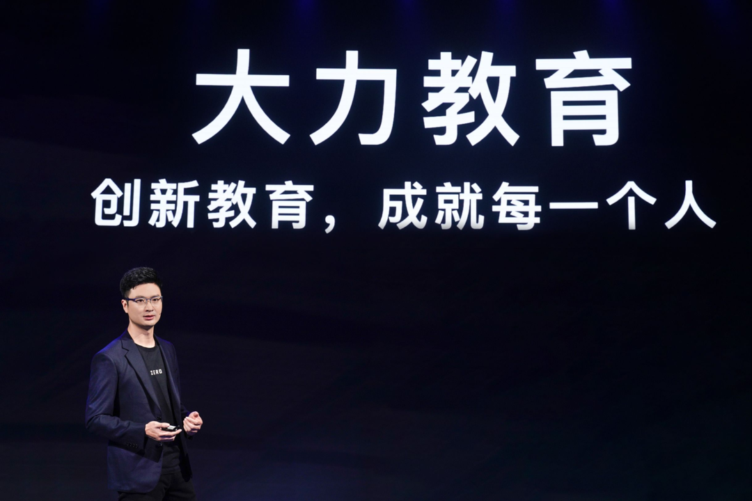 优化直播封面和正如前文所述，封面和标题是吸引观众点击的首要因素。尝试使用有吸引力的封面图片，并且标题应简洁明了，突出直播亮点，比如“教你5分钟学会某种技能”或“揭秘某种产品的隐藏功能”等。